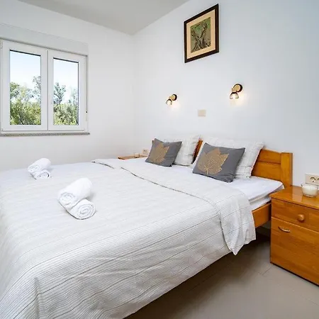 Villa Cyprian By Guide Kampor