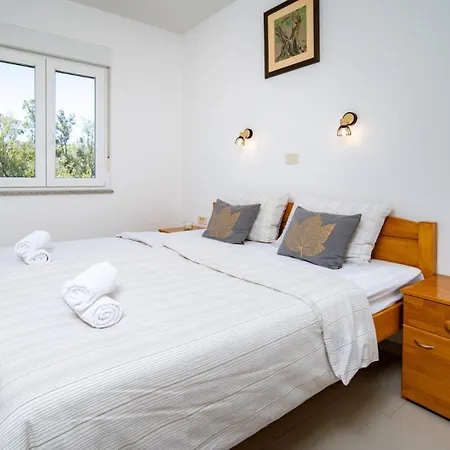 Villa Cyprian By Guide Kampor