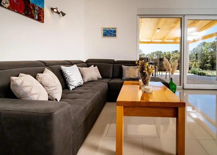 Villa Cyprian By Guide Kampor