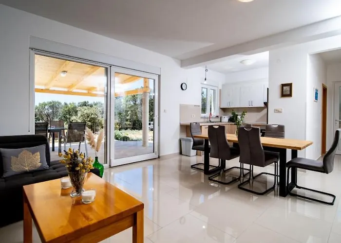 Cyprian By Guide * Kampor