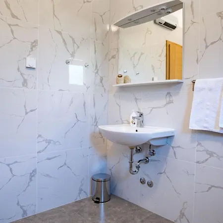 Cyprian By Guide * Kampor